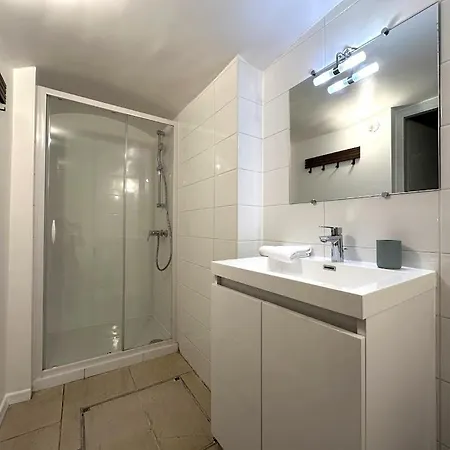 Appartement N Sur La Place Romantique Balneo In *
